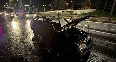 Alev topuna dönen otomobil küle oldu, sürücünün vücudunda yanıklar oluştu