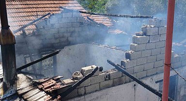 Alevlere teslim olan gecekondu kullanılamaz hale geldi