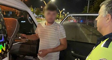 Alkollü ve ehliyetsiz sürücünün "aracım arızalandı" oyununu polis bozdu
