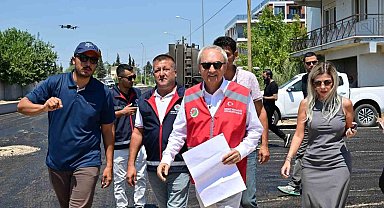 Altınova'da 4 mahalleyi birbirine bağlayan caddeye sıcak asfalt