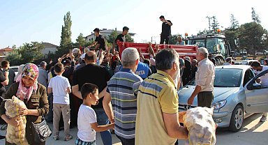 Amasyalı genç çiftçi bu yıl mutluluktan 6 ton patatesi ücretsiz dağıttı