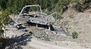 Andırın'da 53 yıllık köprünün yerine yeni köprü yapılıyor