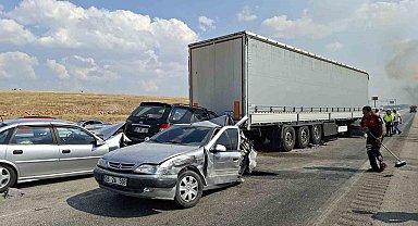 Anız yangını kazaya neden oldu: 13 araç birbirine girdi