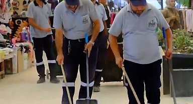 Antakya Belediyesi Uzun Çarşı'da temizlik çalışması gerçekleştirdi