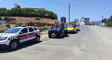 Antalya'da jandarma ekiplerinden safari araçlara yönelik denetim
