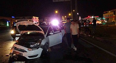 Antalya'da otomobiller çarpıştı: 2 yaralı