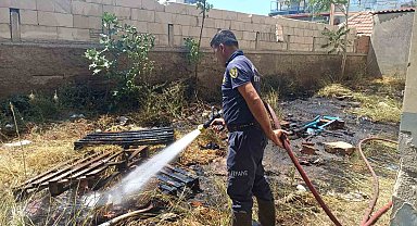 Apartmanın arka bahçesinde çıkan yangın büyümeden söndürüldü