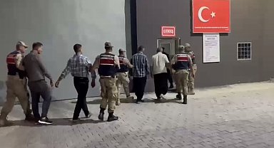 Araçlarıyla seyir halindeki aileye silahlı saldırıda bulunan zanlılar tutuklandı