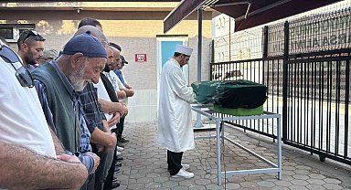 Arkadaşı tarafından bıçaklanarak öldürülen esnaf son yolculuğuna uğurlandı