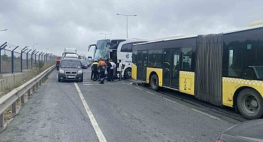 Arnavutköy'de yolcu otobüsü ile İETT otobüsü çarpıştı: 4 yaralı