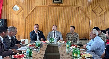 Arpaçay Kaymakamı Güvenç, köy ziyaretlerinde vatandaşların taleplerini dinledi