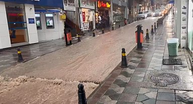 Artvin'de sağanak heyelan ve sele neden oldu