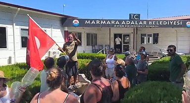 Avşa'da su protestosu: "Konser değil, su istiyoruz"