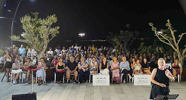 Ayvalık'ta tarihi Gümrük Meydanı sanatseverlerin buluşma noktası oldu