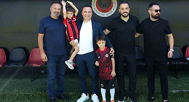 Baba Selami Alımcı ve minik Göktuğ'dan Gençlerbirliği'ne ziyaret