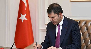 Bakan Kurum: "Bir yıl önce depremin yaralarını sarmak için seferber olduğumuz Sındırgı'da, bugün yeni yuvalarımız yükseliyor"