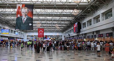 Bakan Uraloğlu: "Temmuz ayında havalimanlarımızda direkt transit yolcular ile birlikte toplam 26 milyon 797 bin 638 yolcuya hizmet verildi"