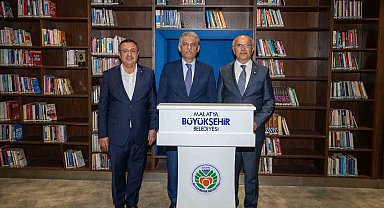 Bakan Yardımcısı Nadir Alpaslan Şehir Kütüphanesini gezdi