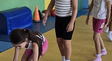 Bandırma'da Yaz Spor Okulları kapsamında temel hareket eğitimi sürüyor