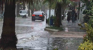 Bartın'da sağanak hayatı olumsuz etkiledi