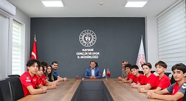 Başarılı milli cimnastikçilerden İl Müdürü Kabakcı'ya ziyaret