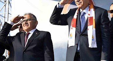 Başkan Büyükkııç'tan 25. yıl mesajı" Çeyrek asırlık hizmet ve eser yürüyüşü"