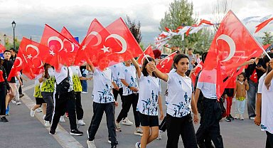 Başkan Büyükkılıç, gençlerin coşkusuna ortak oldu