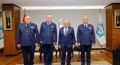 Başkan Büyükkılıç, Kayseri'nin yeni atanan komutanlarını ağırladı