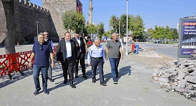 Başkan Büyükkılıç'tan Cumhuriyet Meydanı ve Yeraltı Çarşısı'ndaki yatırımlara yakın takip