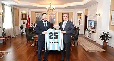 Başkan Dal'dan Vali Baruş'a 25 numaralı forma