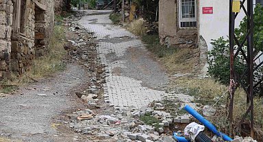 Başkan Öztürk, Derebağ Mahallesi'nde incelemelerde bulundu