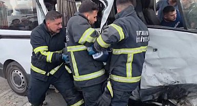 Batman'da iki minibüs çarpıştı: 9 yaralı