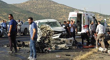 Batman'da pikap ile hafif ticari araç çarpıştı: 7 yaralı