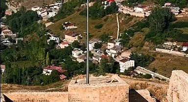 Bayburt Kalesi'nde Türk Bayrağı yenilendi