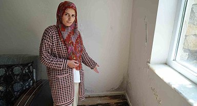 Bayburt'ta bir yıldır evlerden su çıkıyor: Duvarlar çatladı, aileler tedirgin