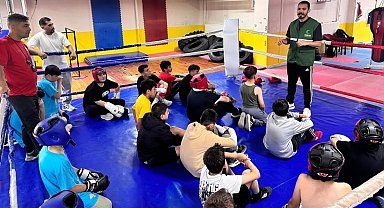 Bayburt'ta boks sporcularına bağımlılıkla mücadele eğitimi verildi