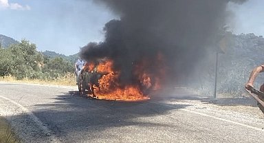 Bayındır'da seyir halindeki araç alev aldı