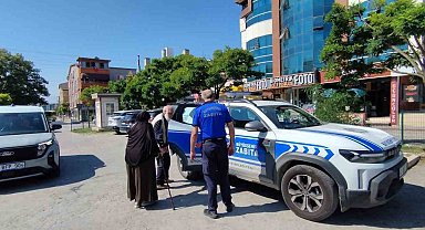 Belçika'dan gelen yaşlı çift yolunu kaybetti, zabıta yardıma koştu