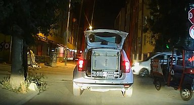 Beyaz eşyayı iple bağlayıp bagajda taşıdı