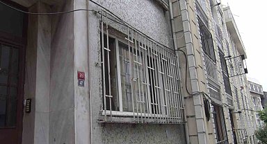 Beyoğlu'nda kötü koku ihbarı: Kokunun geldiği evden ceset çıktı