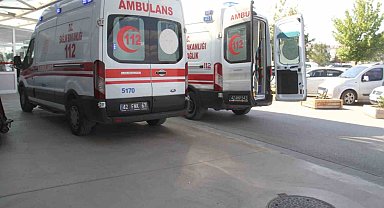 Beyşehir'de ticari taksi anne ve kızına çarptı: 2 yaralı
