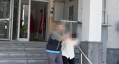 Bıçakladıktan sonra cep telefonunu gasbetmişler: 2 gözaltı