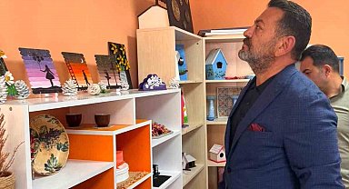 Bilecik'te özel ihtiyaçlı gençlerin el emeği eserleri beğeni topladı