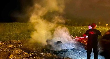 Bilecik'te yol kenarındaki çöp birikintisi alev aldı