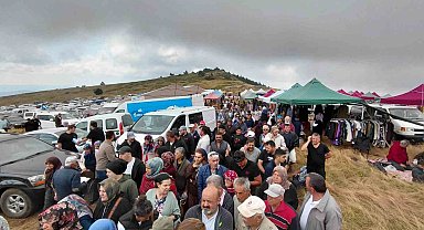 Bin 850 rakımlı zirvede şifa mesaisi: Hacet Bayramı'nda sarı kantaron topladılar