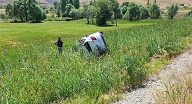 Bingöl'de otomobil takla attı: 4 yaralı