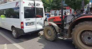 Bingöl'de zincirleme kaza: 4 araç çarpıştı