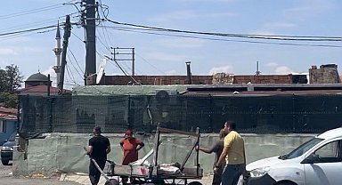 Bir anda hızlanan at arabası hafif ticari araçla çarpıştı: 2 yaralı