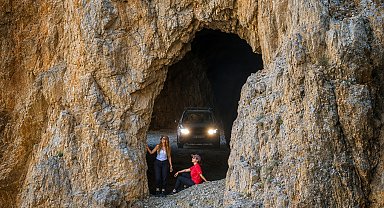 Bir asırdan fazla süren mücadelenin eseri: Taş Yolu turistlerin gözdesi