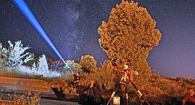 Bitlis'te Perseid meteor yağmuru gökyüzünü şenlendirdi